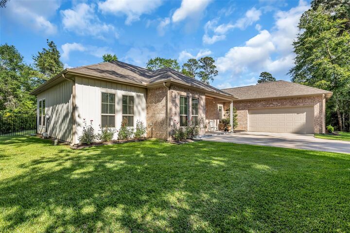 Property Photo: 12134 S Tara Plantation Drive TX 77375