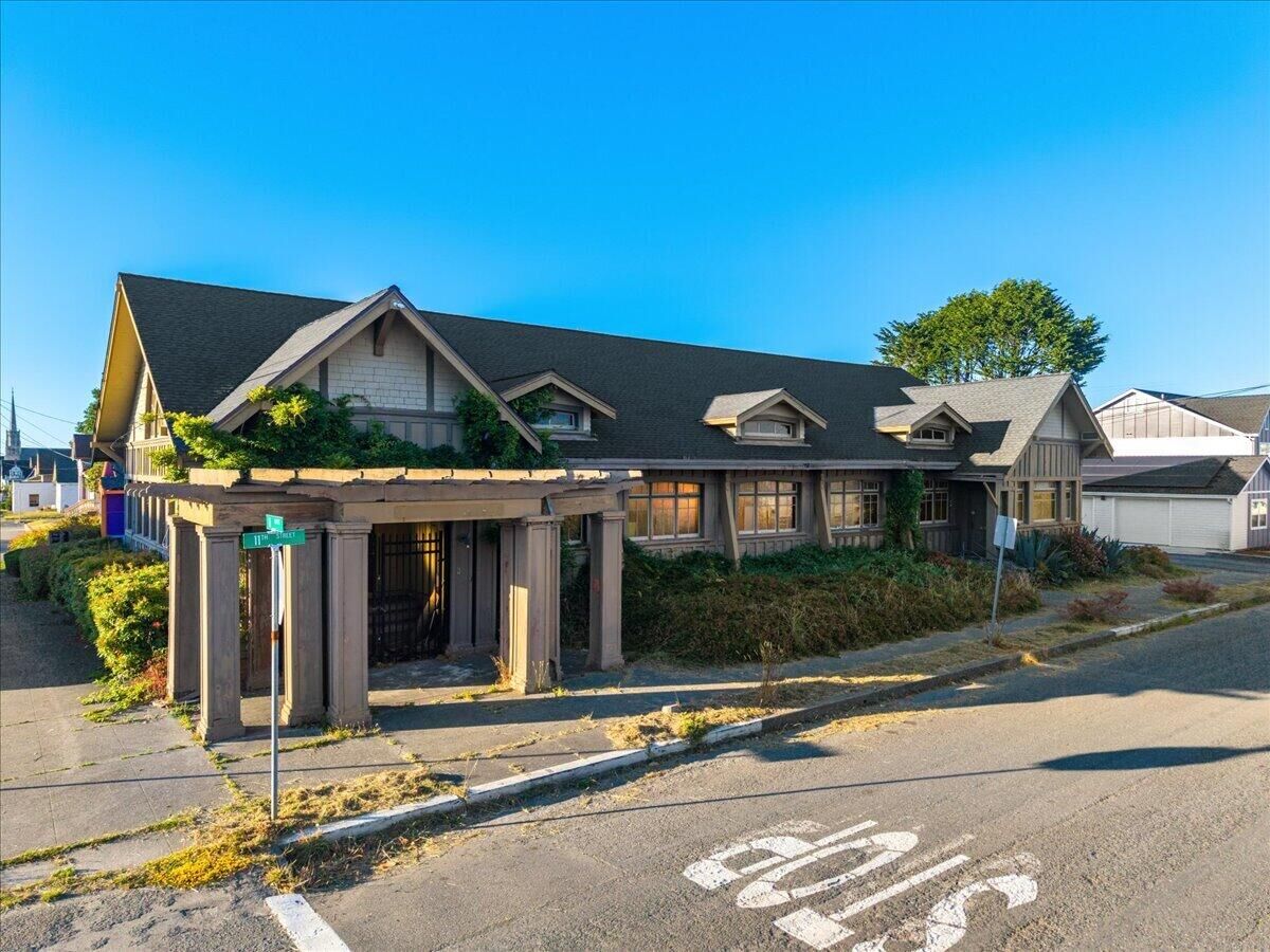 Property Photo:  1039 H Street  CA 95501 