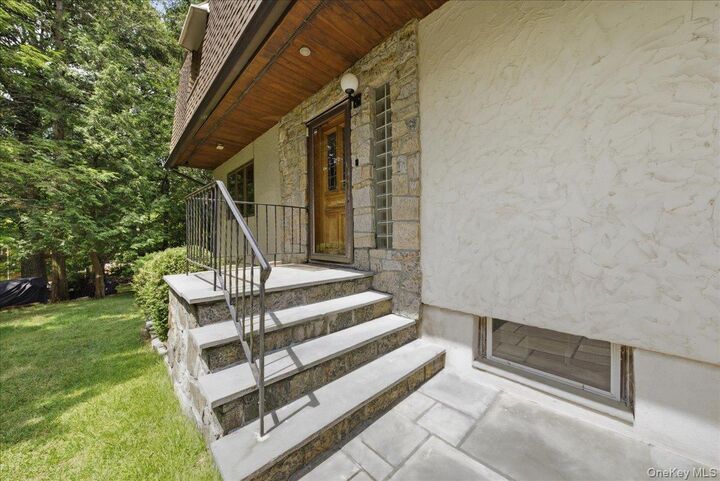 Property Photo: 15 Woodcrest Terrace NY 10501