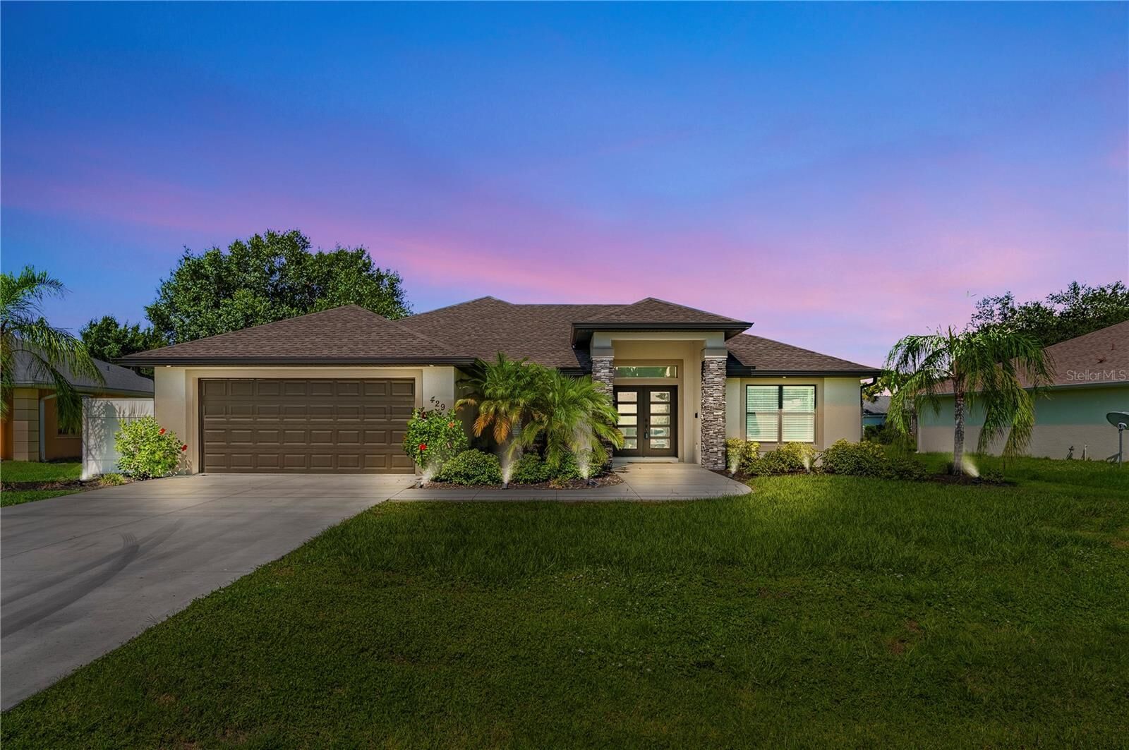 Property Photo:  429 Londrina Drive  FL 33983 