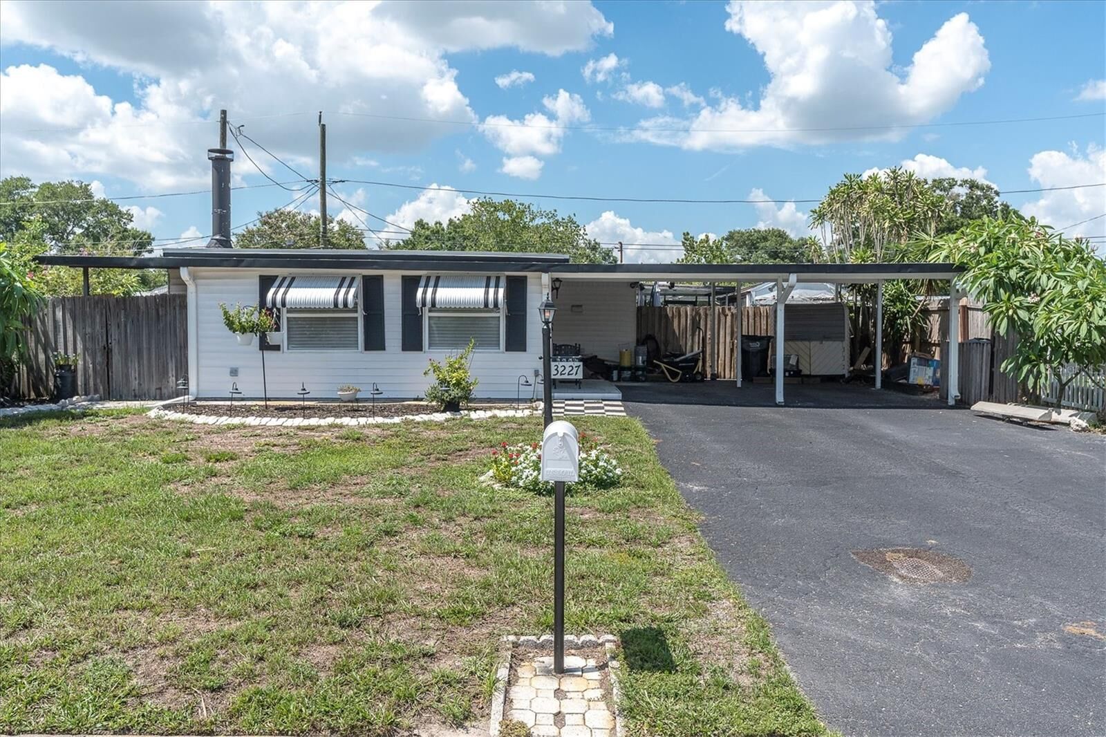 Property Photo: 3227 48th Avenue N FL 33714