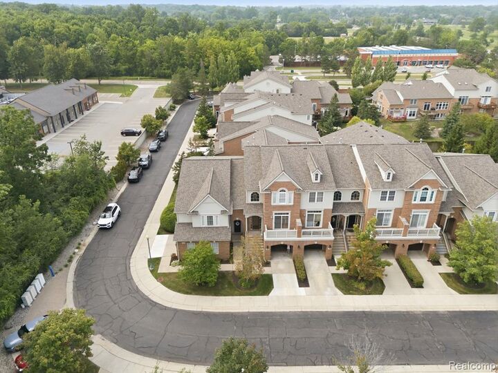 Property Photo: 37576 Newburgh Park Circle MI 48152