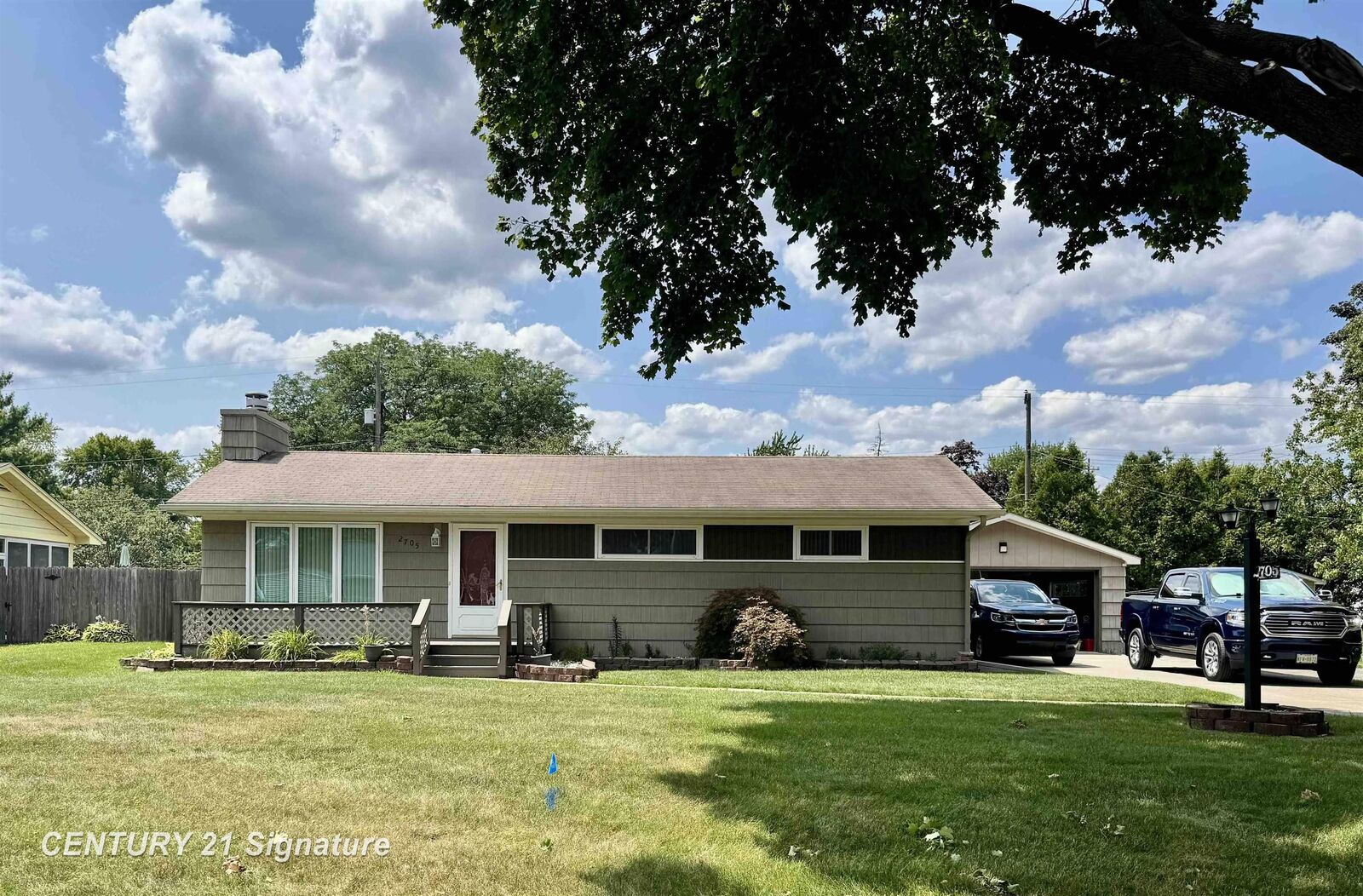 Property Photo: 2705 Luella Avenue MI 48603