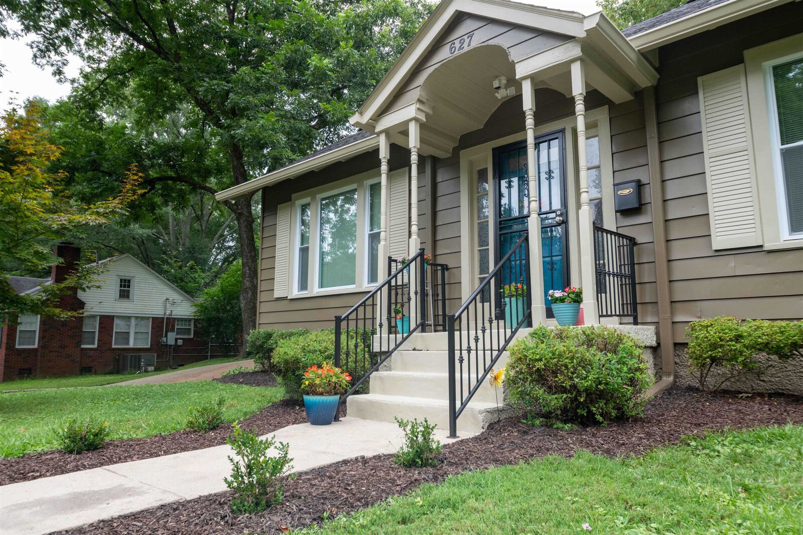 Property Photo:  627 Watson St  TN 38111 