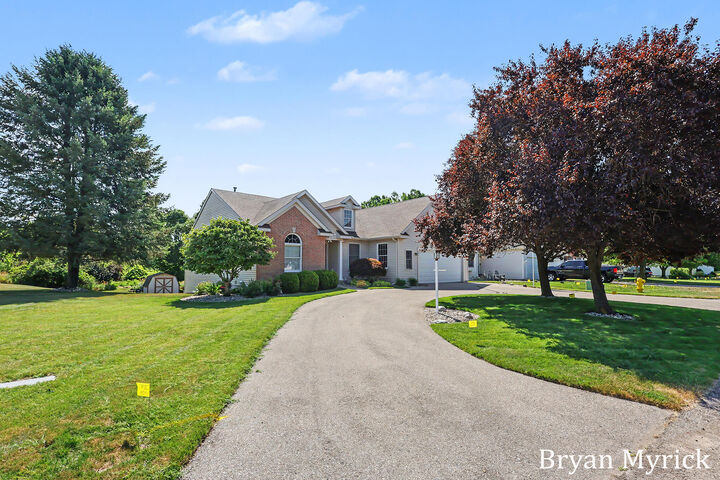 Property Photo: 3042 Roberts Way MI 49424