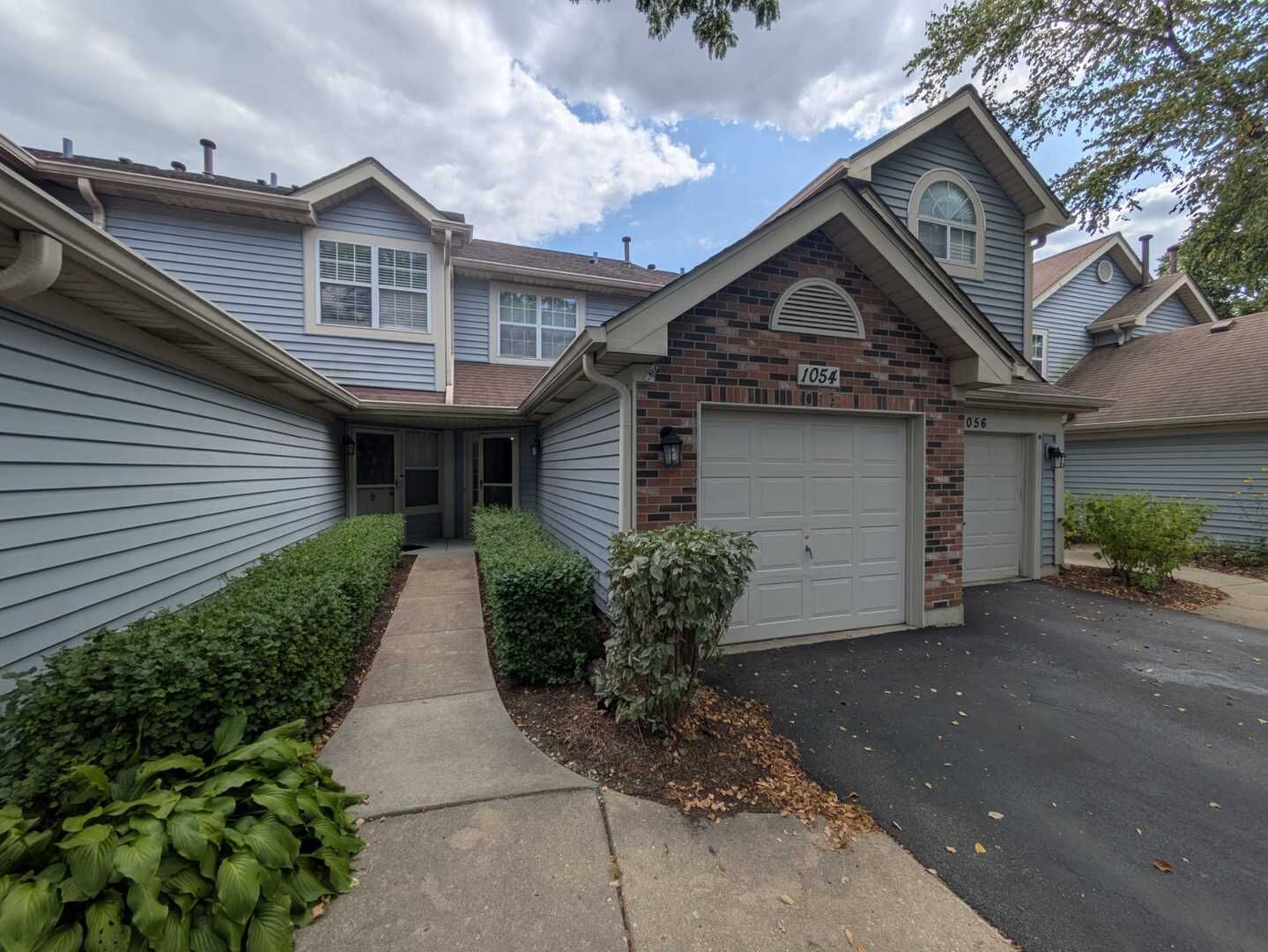 Property Photo:  1054 Rockport Drive 1  IL 60188 