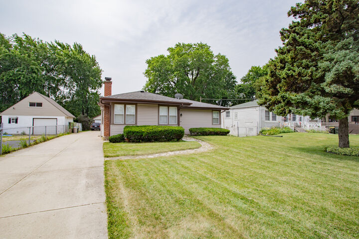 Property Photo:  10113 McLean Avenue  IL 60164 
