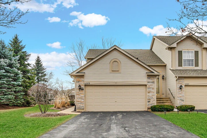 Property Photo: 2325 Summerlin Drive IL 60503