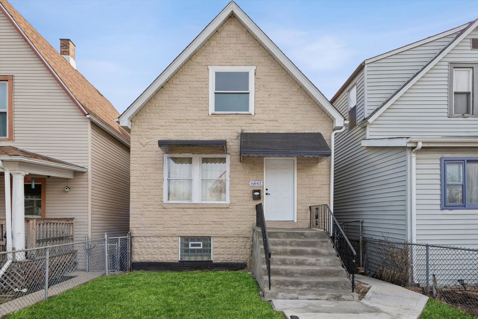 Property Photo:  6843 S Carpenter Street  IL 60621 
