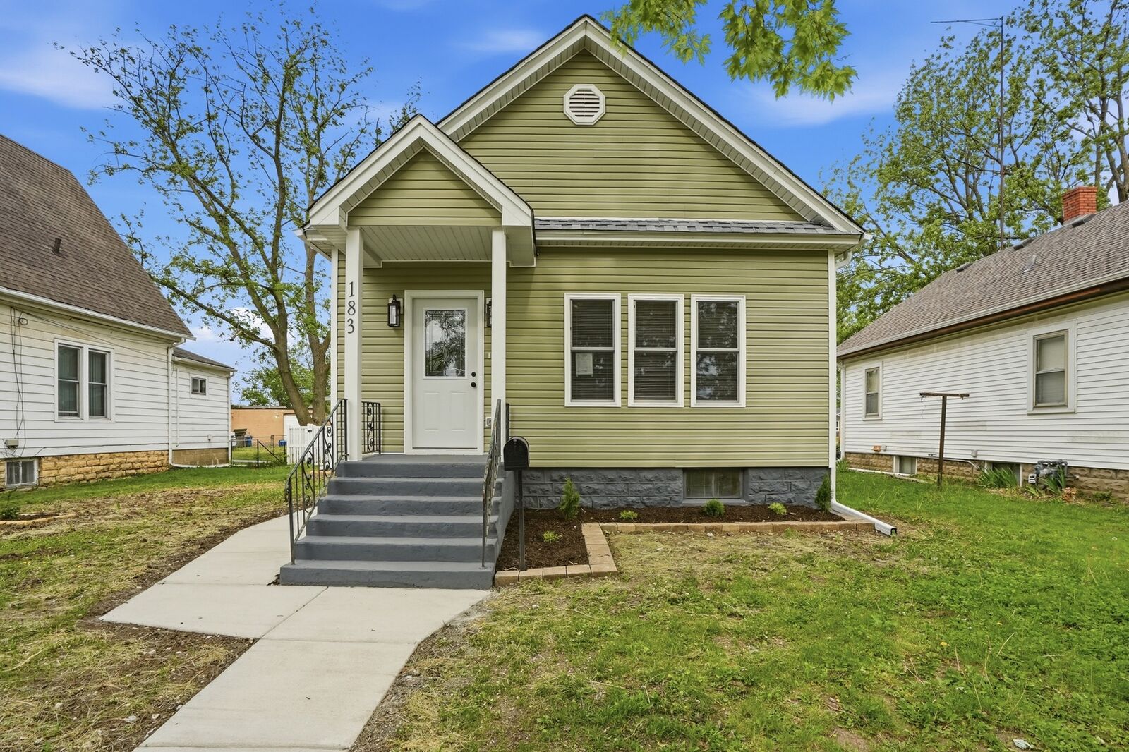Property Photo: 183 N Cleveland Avenue IL 60915