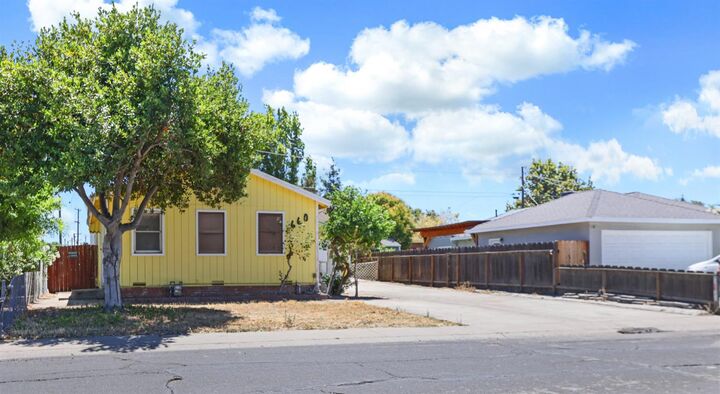 Property Photo: 660 E North Street CA 95336