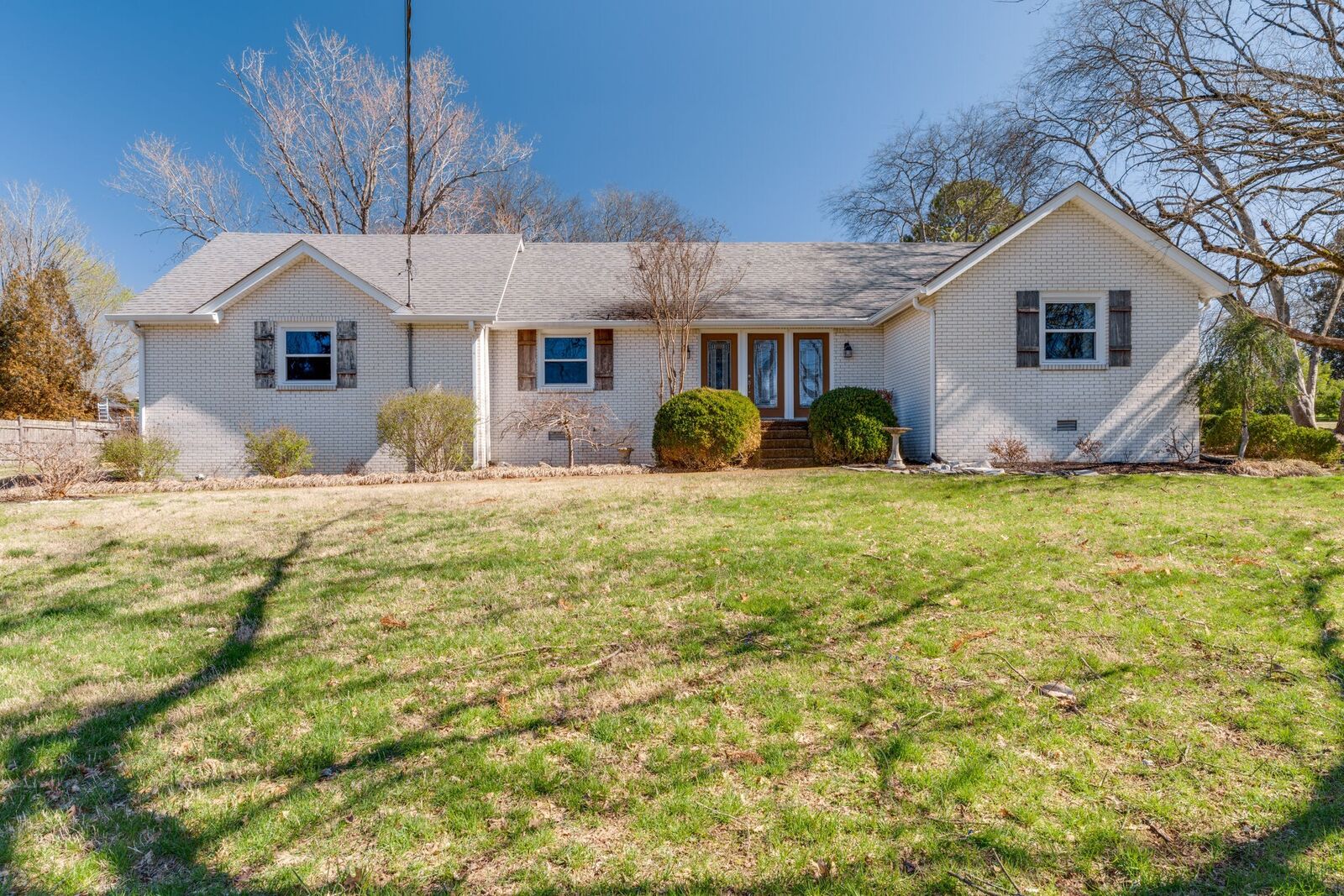 Property Photo:  100 Bluegrass Cv  TN 37075 