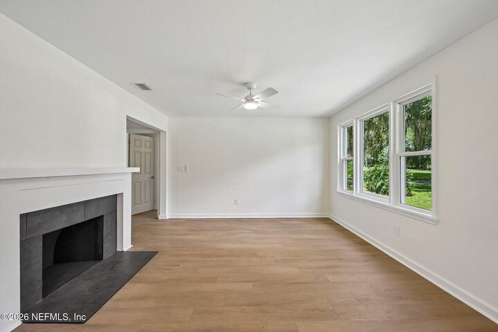 Property Photo: 5834 Hyde Grove Avenue FL 32210