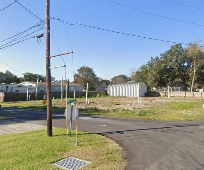 Property Photo:  712 E First Street  LA 70037 