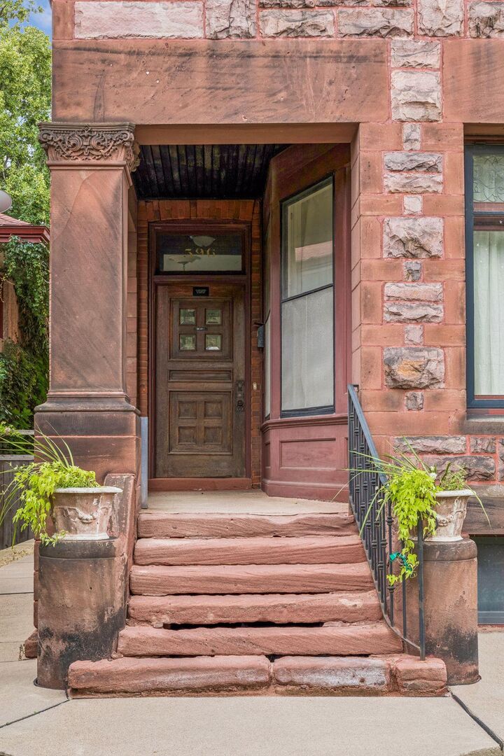 Property Photo:  596 Summit Avenue 596-3  MN 55102 