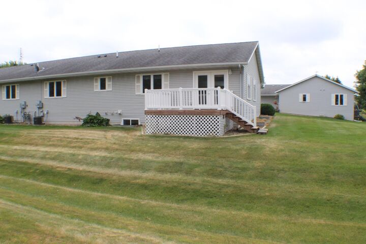 Property Photo: 913 Anderson Way MN 56308