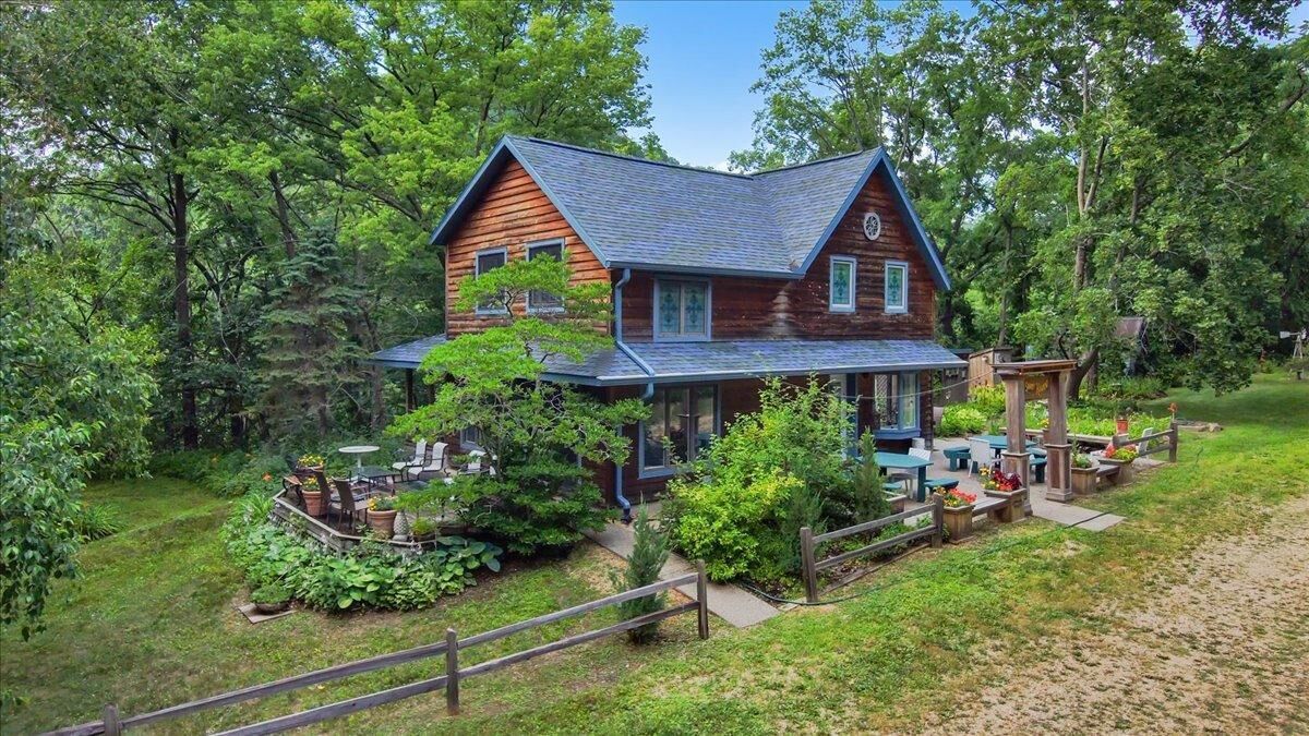 Property Photo:  