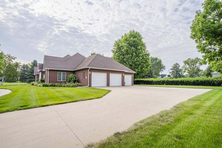 Property Photo: 120 7th St Pl NE IA 51031