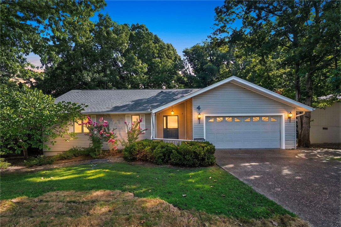 Property Photo: 4 Brecknock Drive AR 72714