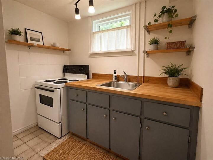 Property Photo:  15 Prospect Street S 2  ON L8M 2Y9 