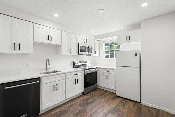 Property Photo: 180 Main St 2110 MA 02324