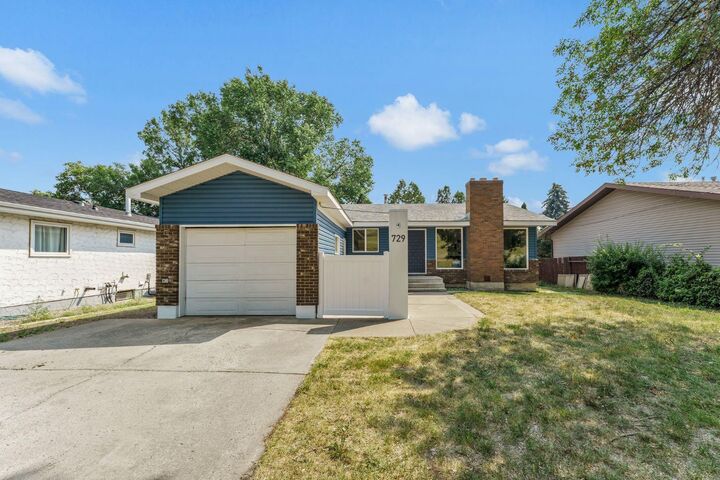 Property Photo:  729 3 Street NW  AB T1A 7P6 