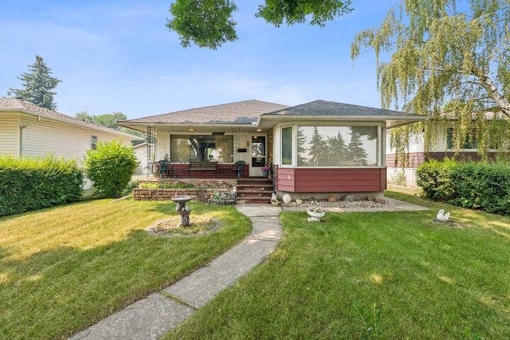 Property Photo:  2307 7 Street NE  AB T2E 4C7 