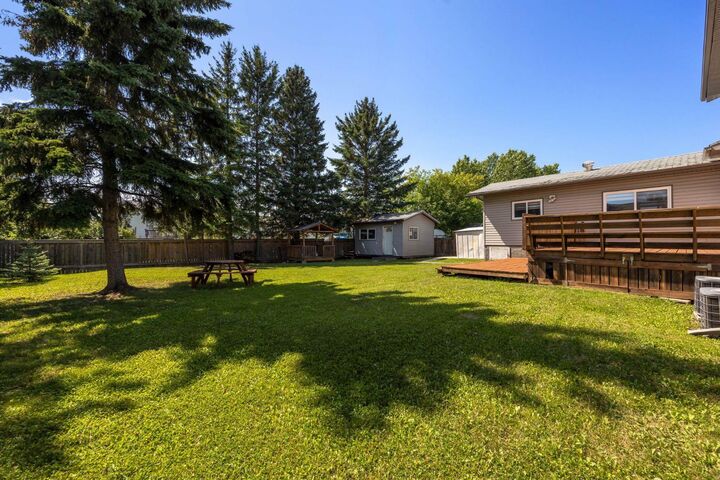 Property Photo:  150 Highland Close  AB T9H 3T5 