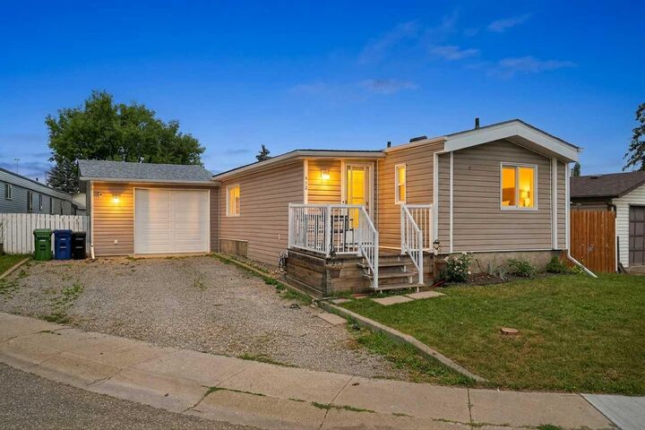 Property Photo:  913 Spring Haven Court SE  AB T4A 1B4 