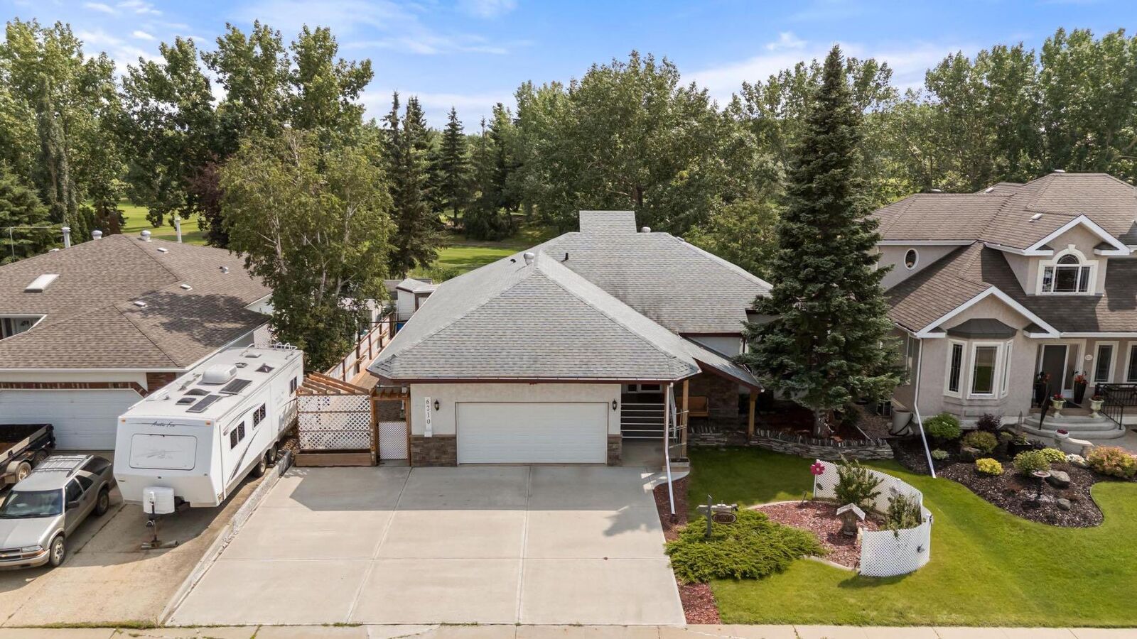 Property Photo: 6210 53 Avenue AB T4V 4H4