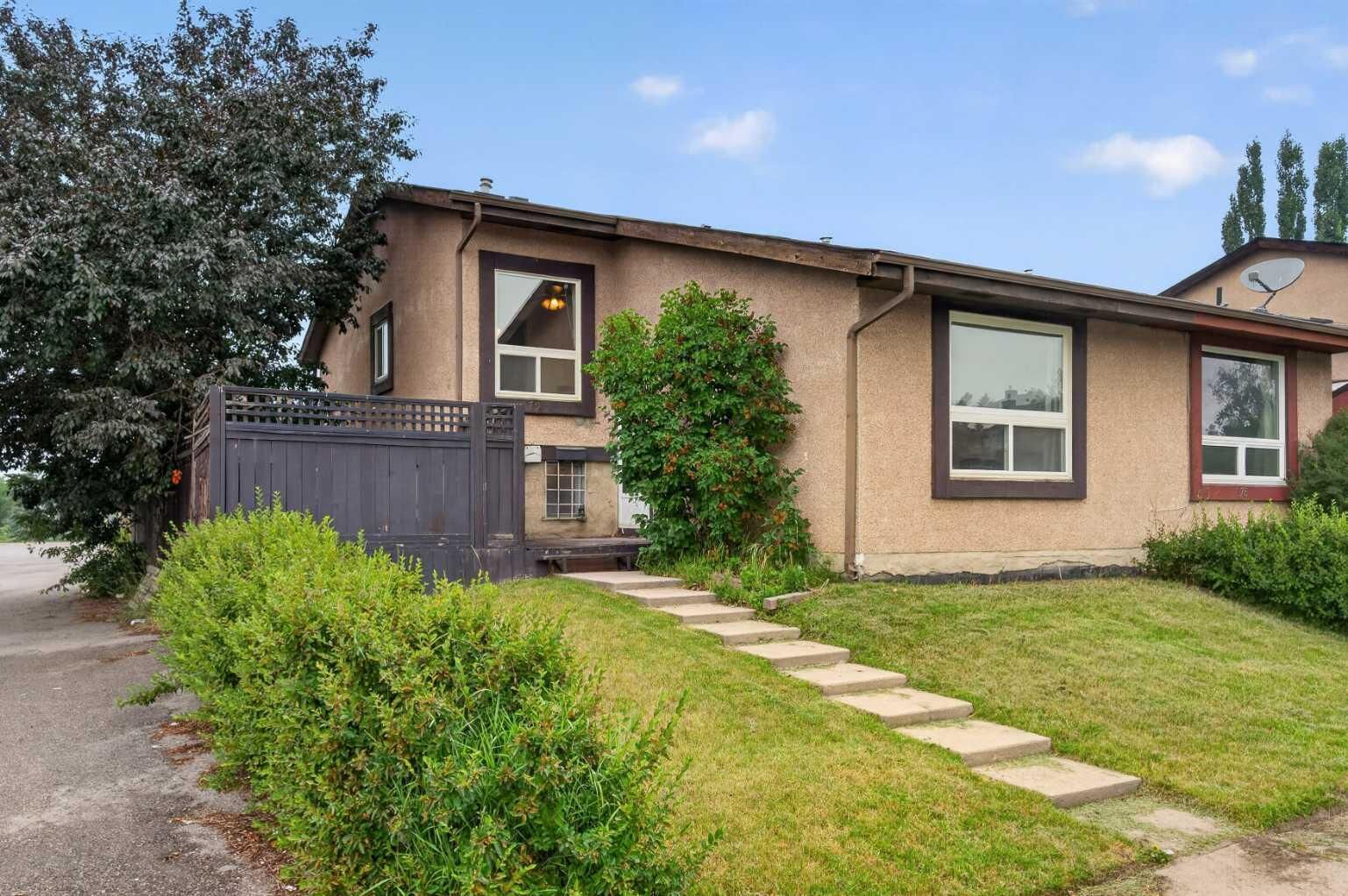 Property Photo:  179 Pinecliff Close NE  AB T1Y 4N4 