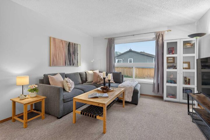179 Pinecliff Close NE — photo 1