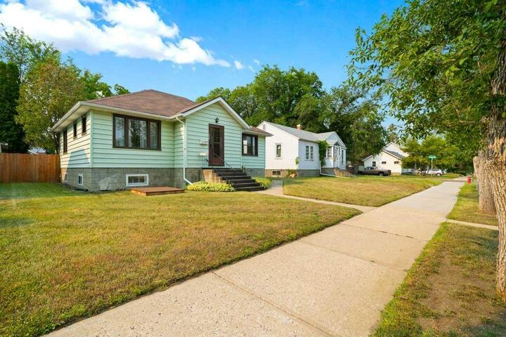 Property Photo:  313 6 Street SE  AB T1A 1H2 