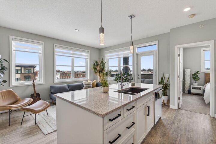 Property Photo:  80 Greenbriar Place NW 1402  AB T3B 6J4 