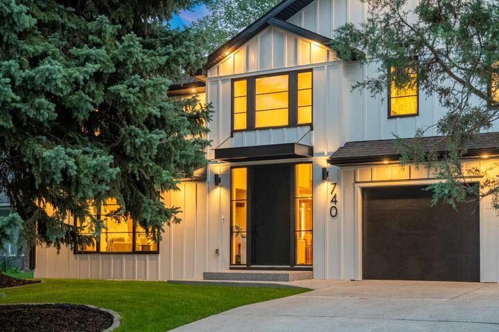 Property Photo:  740 Willamette Drive SE  AB T2J 2A2 