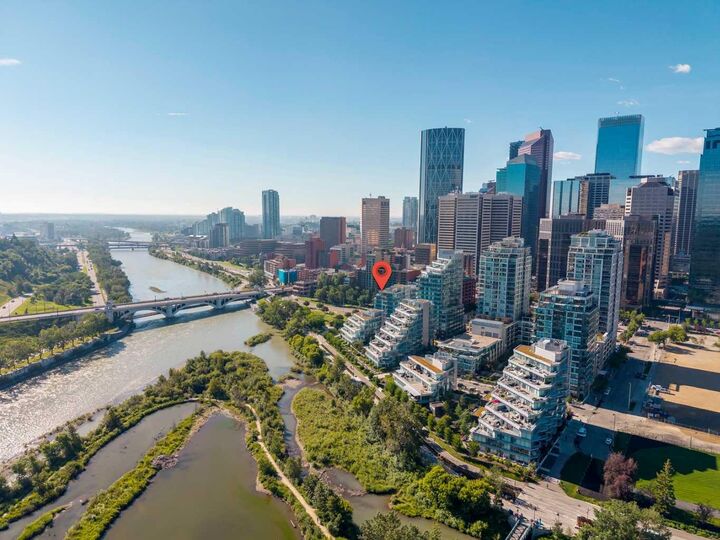 Property Photo:  118 Waterfront Court SW 901  AB T2P 1K8 