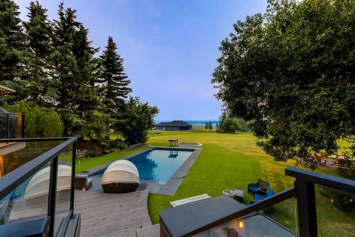 Property Photo:  31 Rosewood Drive SW  AB T3Z 3K7 