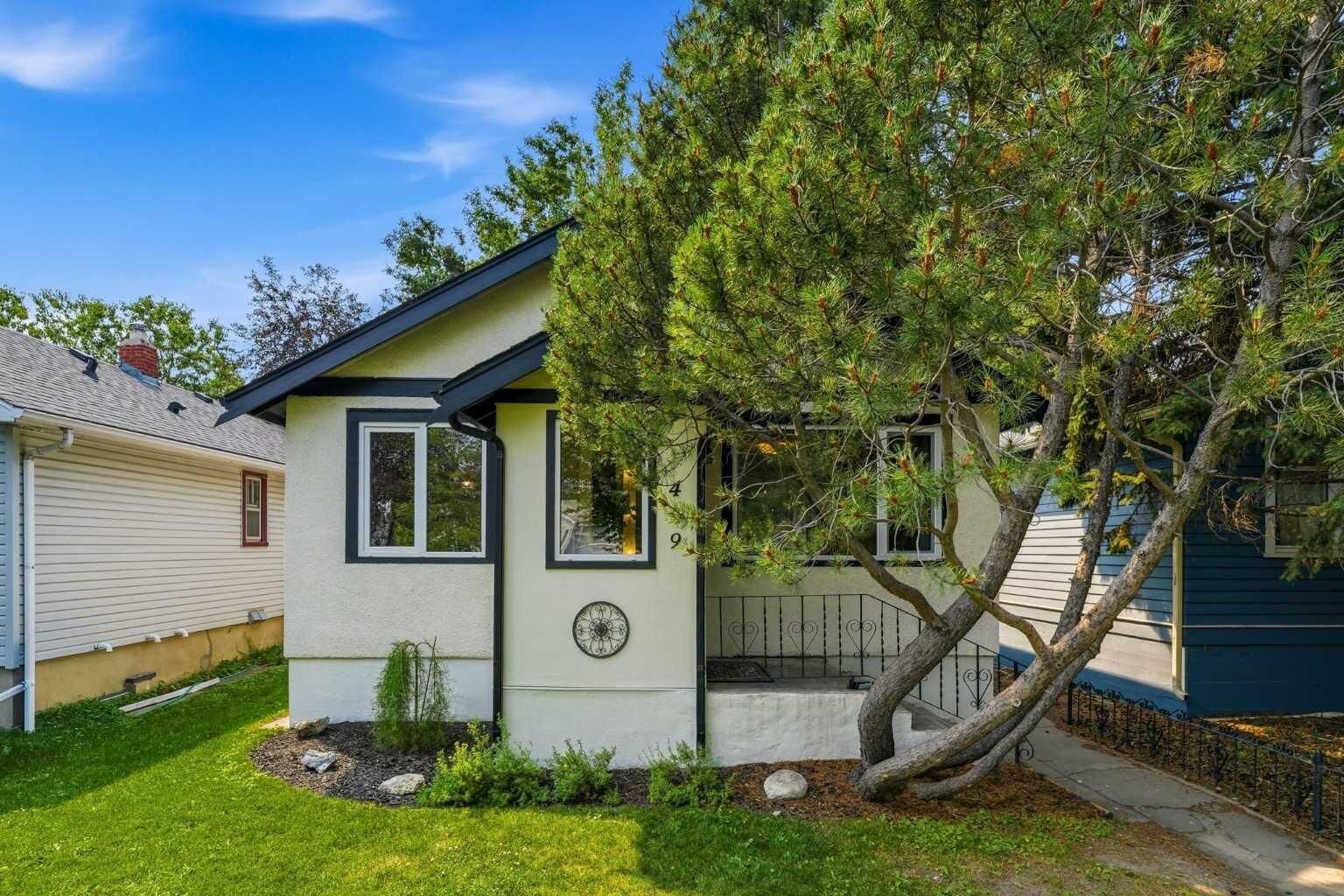 Property Photo:  439 13 Avenue NE  AB T2E 1C3 