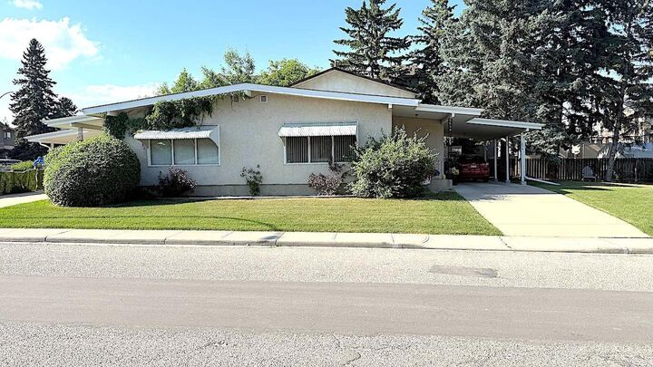 Property Photo: 3014, 3016 25 Avenue SW AB T2E 0K4