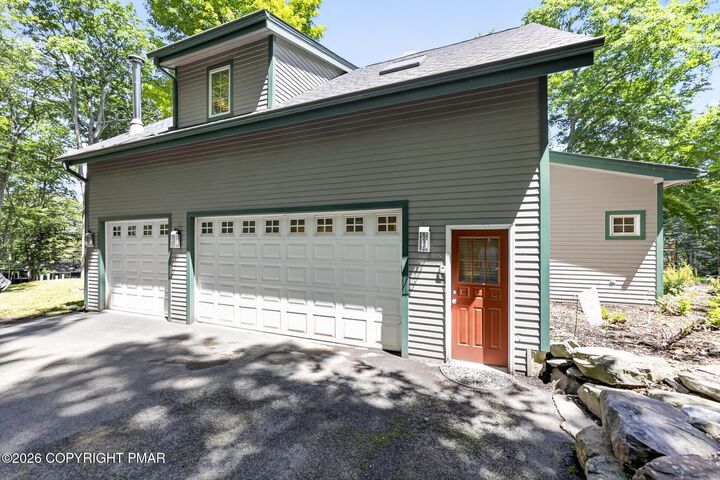 Property Photo:  326 Fawn Road  PA 18347 