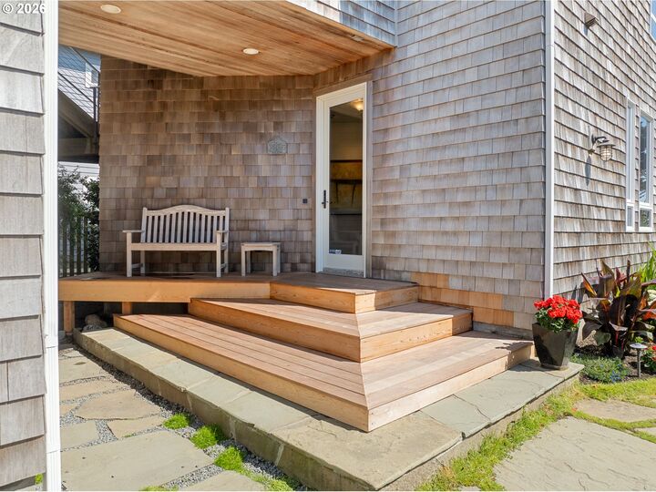Property Photo:  164 Fernwood St  OR 97110 