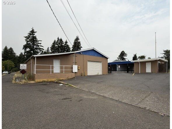 Property Photo:  11307 NE Glisan St  OR 97220 