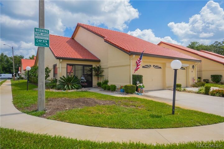 Property Photo:  2022 Forest Drive  FL 34453 