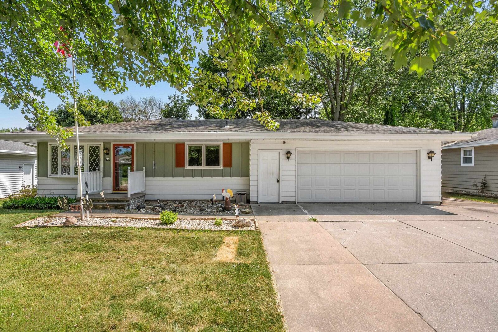 Property Photo: 533 Wildwood Drive WI 54130-3045