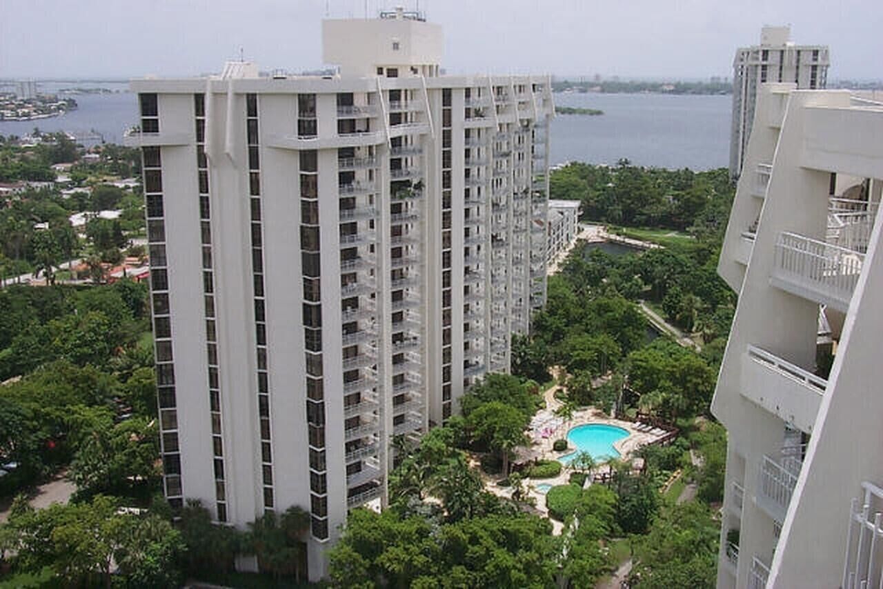 Property Photo: 1000 Quayside Terrace 408 FL 33138