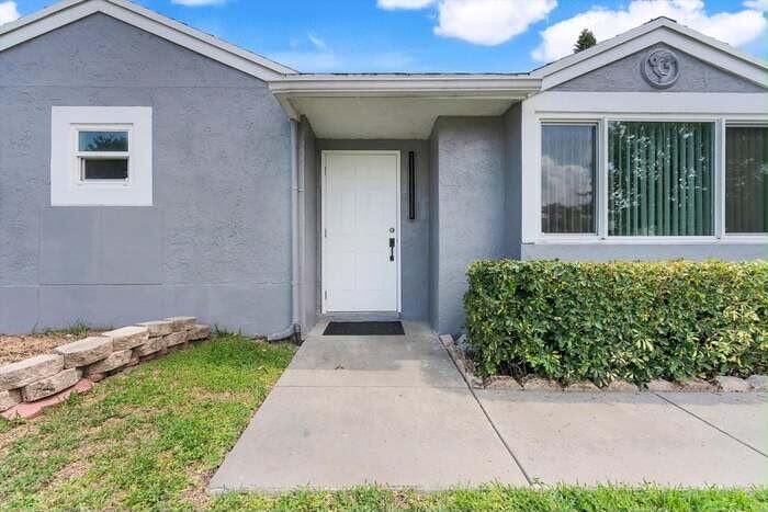 Property Photo: 18905 Cloud Lake Circle FL 33496