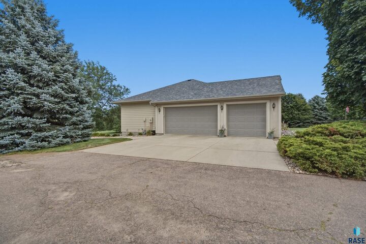 Property Photo: 47588 255th St SD 57055