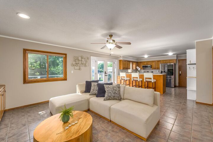 Property Photo:  925 S Honeybrook Ln  KS 67037-3621 