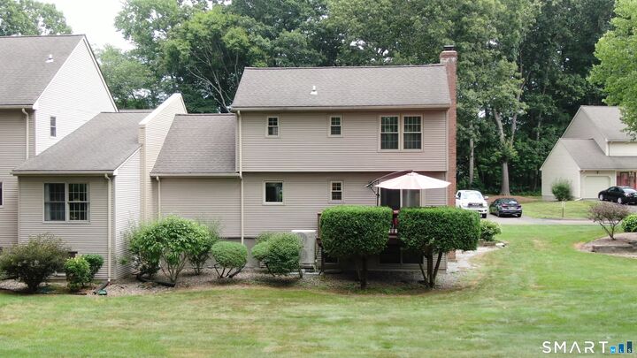 Property Photo:  91 Carriage House 91  CT 06082 