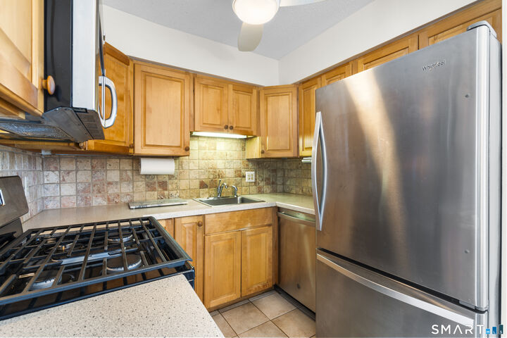 Property Photo: 215 Beach Street 2G CT 06516